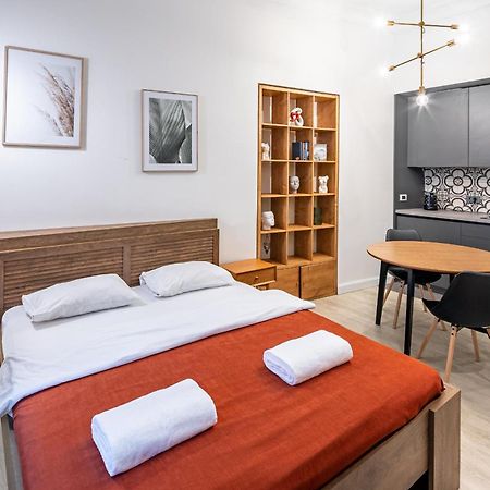 Apartamenty On Knyazya Romana Lviv Buitenkant foto