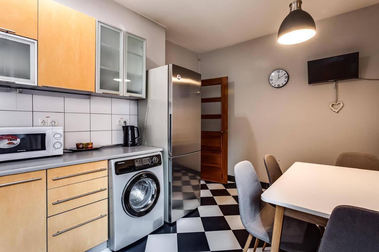 Apartamenty On Knyazya Romana Lviv Buitenkant foto