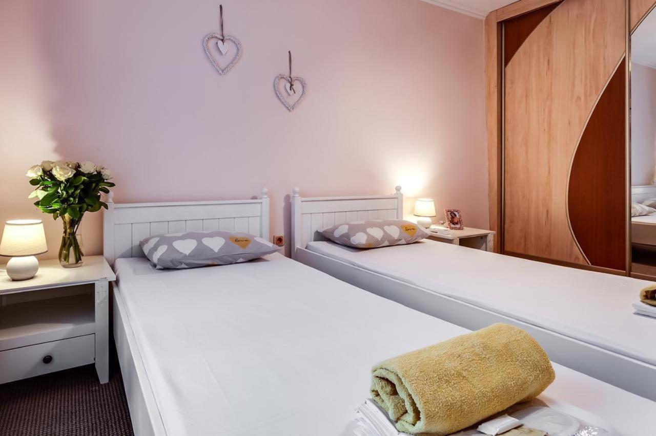 Apartamenty On Knyazya Romana Lviv Buitenkant foto