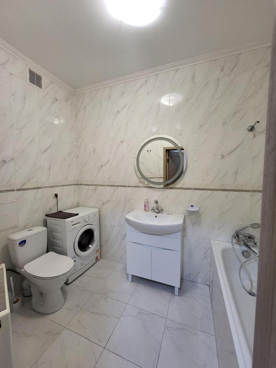 Apartamenty On Knyazya Romana Lviv Buitenkant foto