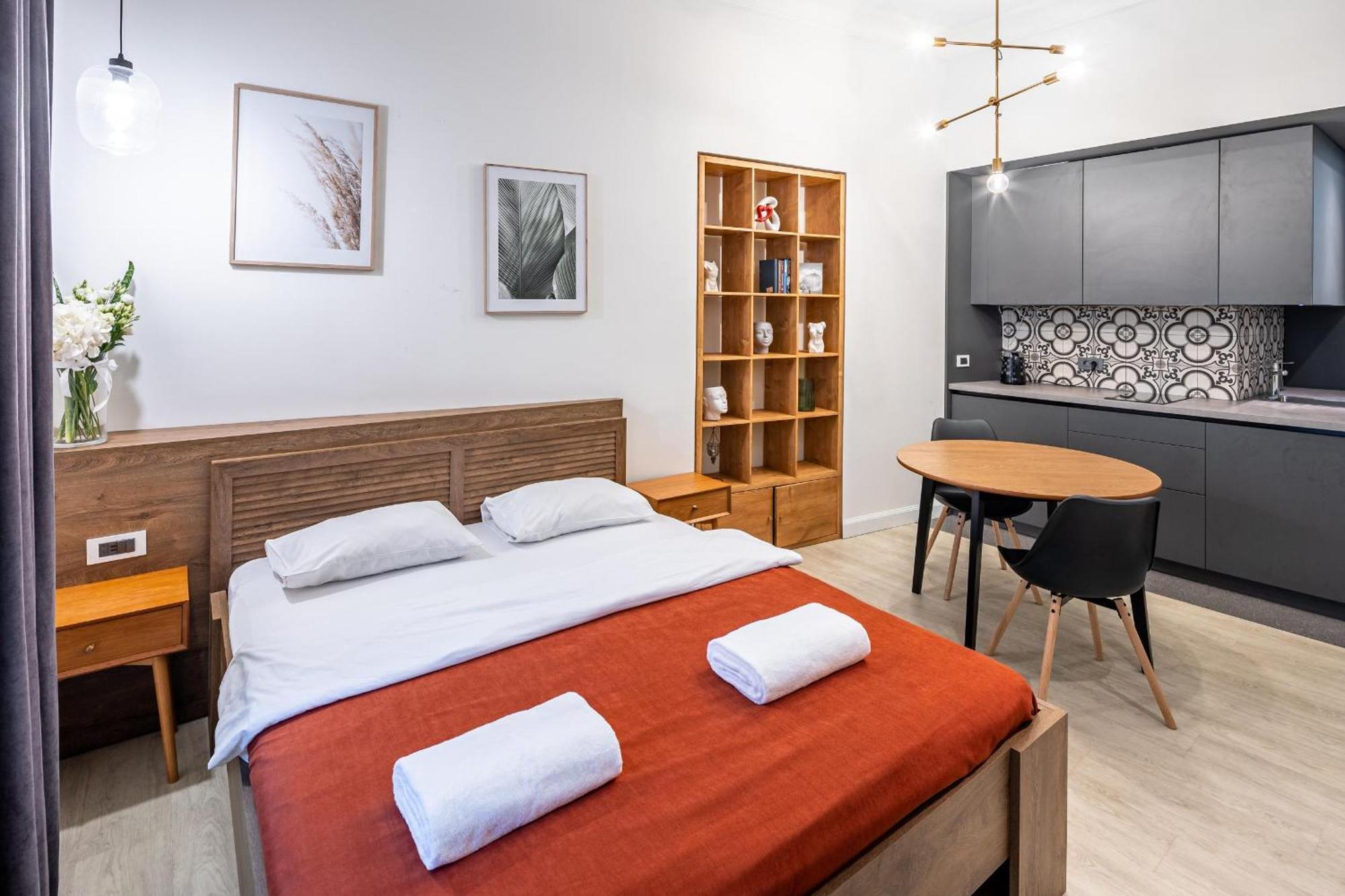 Apartamenty On Knyazya Romana Lviv Buitenkant foto