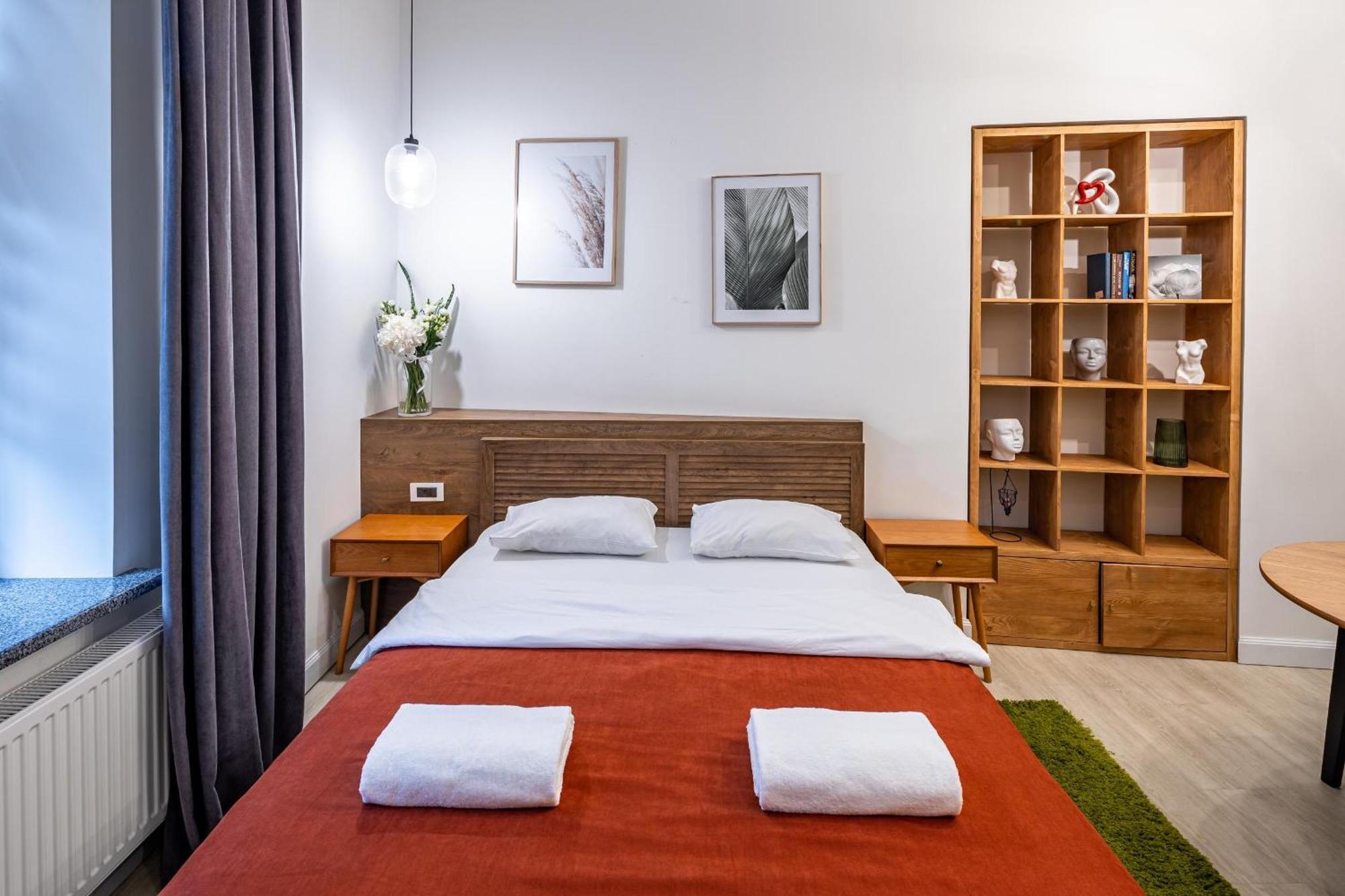 Apartamenty On Knyazya Romana Lviv Buitenkant foto