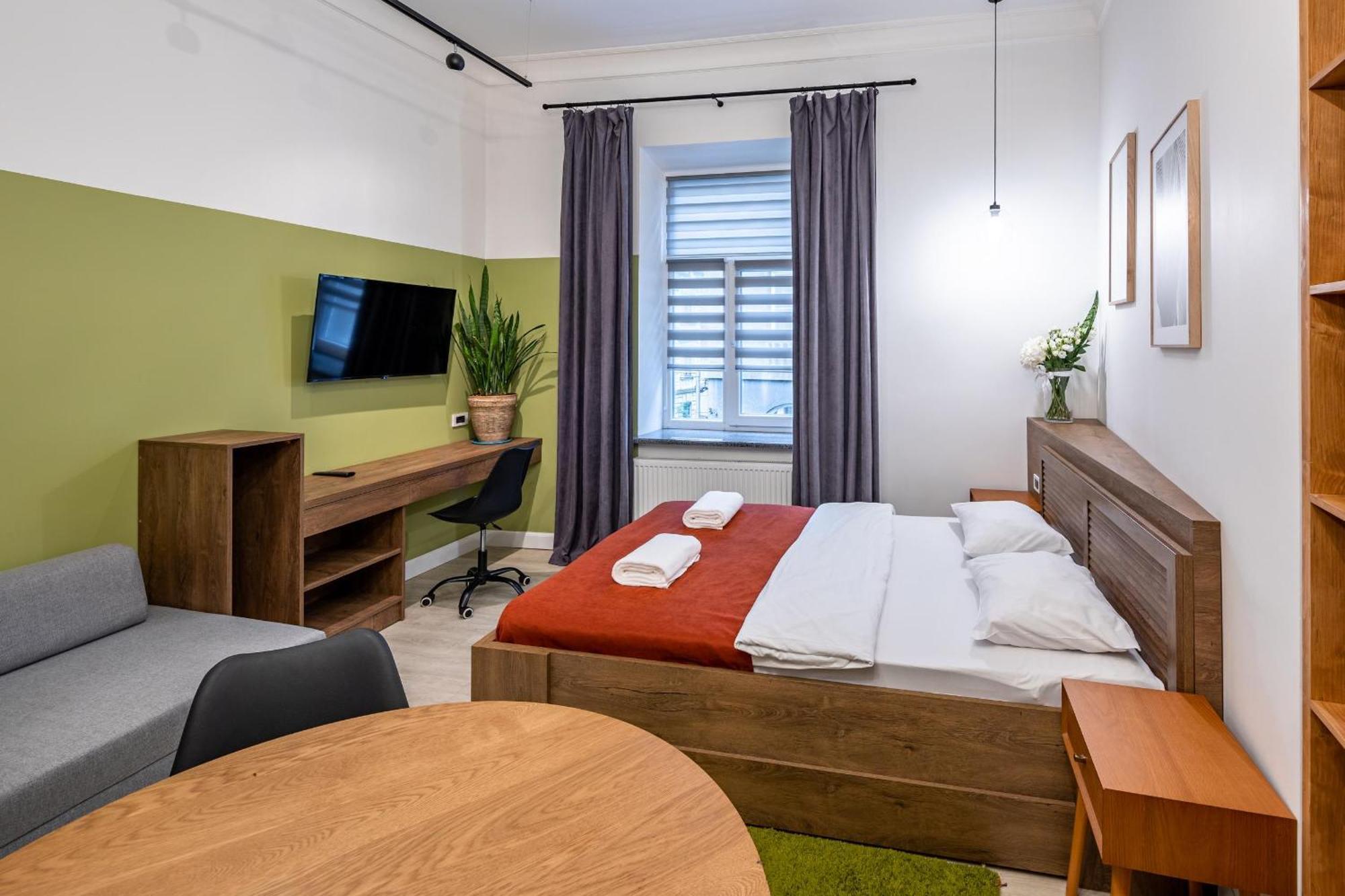 Apartamenty On Knyazya Romana Lviv Buitenkant foto