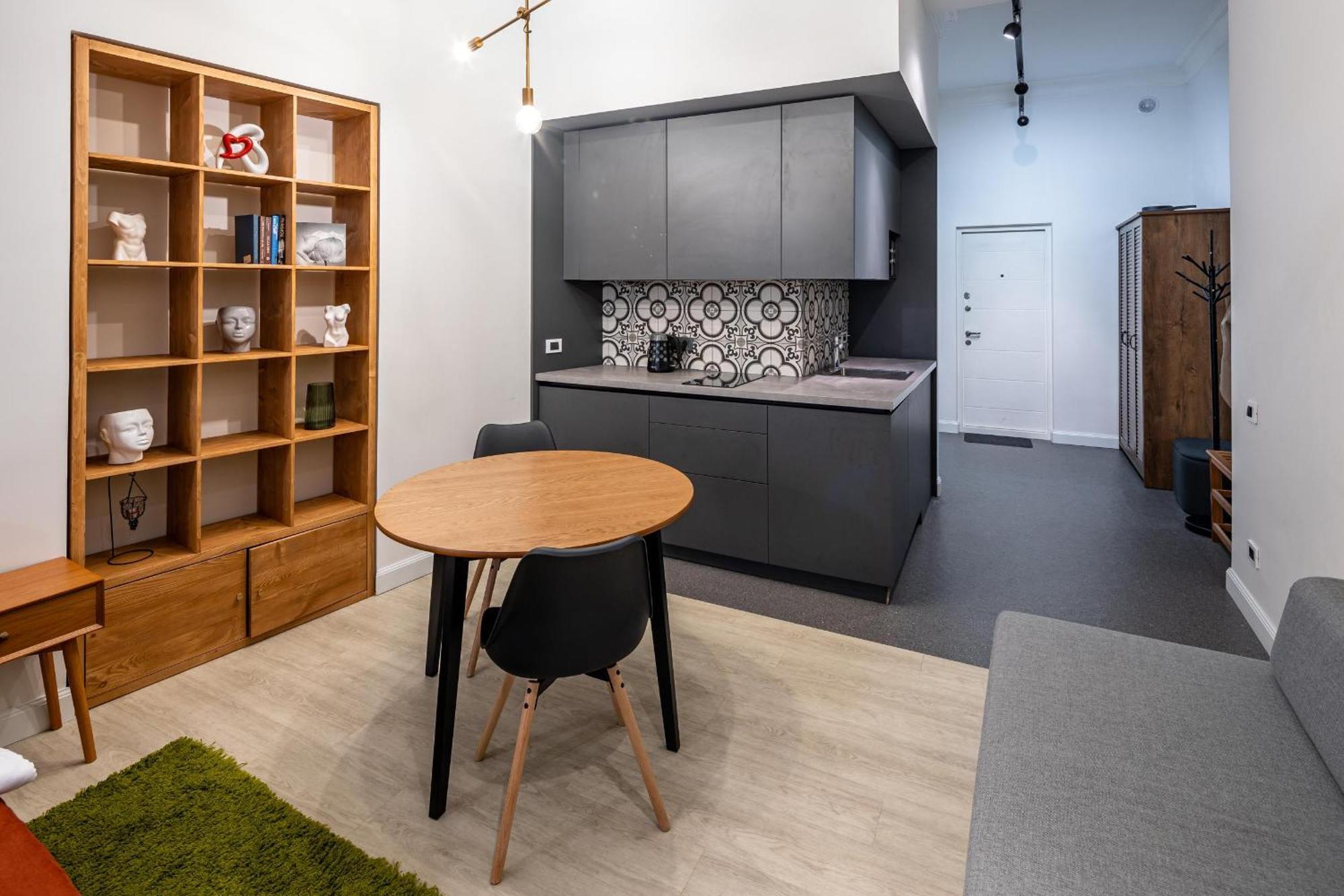 Apartamenty On Knyazya Romana Lviv Buitenkant foto