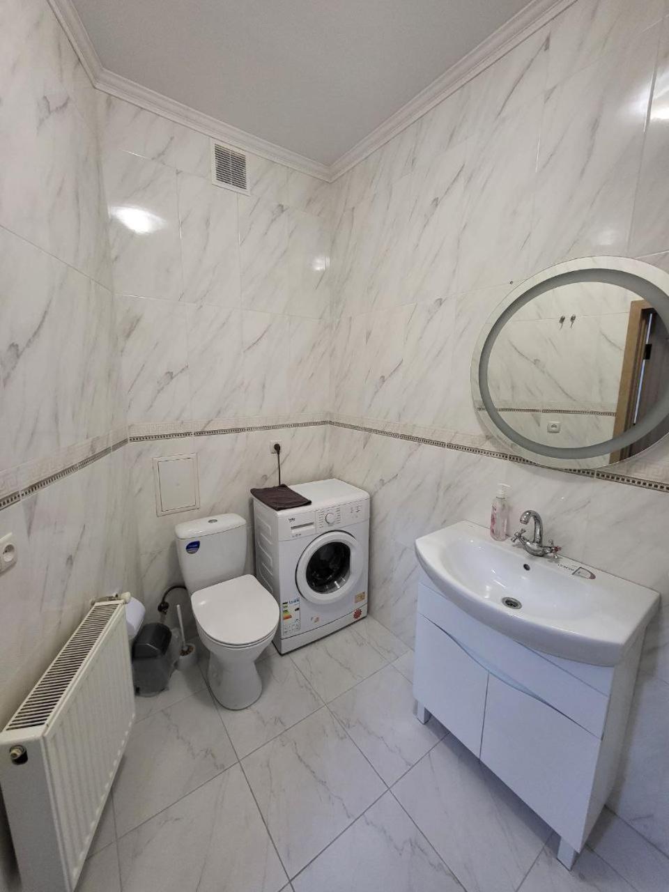 Apartamenty On Knyazya Romana Lviv Buitenkant foto
