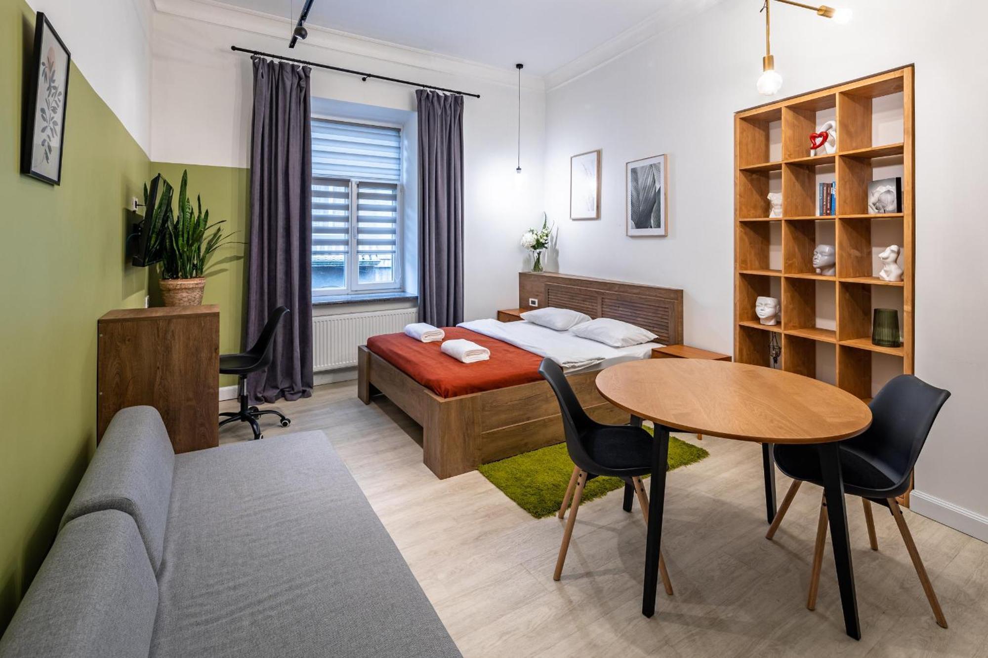 Apartamenty On Knyazya Romana Lviv Buitenkant foto